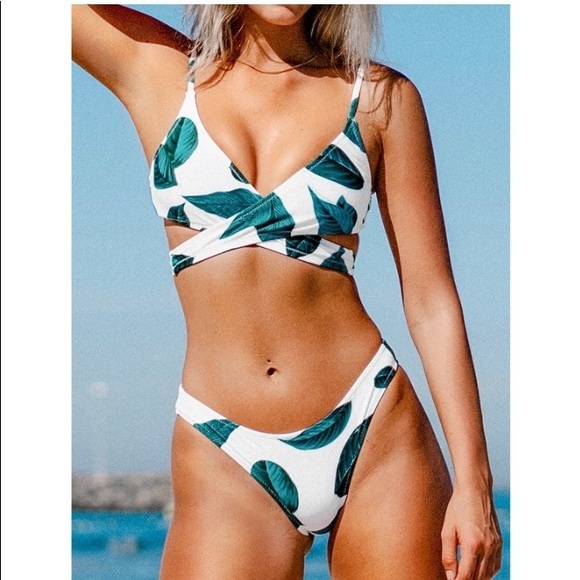 Cupshe Swim Cupshe Womens Fresh Leaves Printing Cross Padding Low